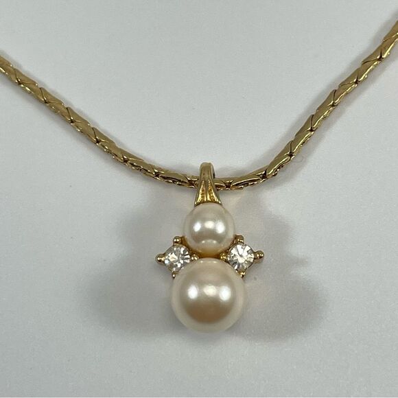 Beautiful Vintage CHRISTIAN DIOR Gold Plated Necklace Faux Pearl Drop Pendant - Picture 1 of 12